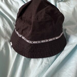 🖤 Vans Black Bucket Hat – Checker Logo Band | Streetwear 🖤
